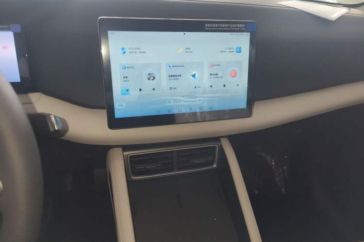 Used BYD Yuan UP 2025 Model 301KM Leading Version Audio And AC Panel