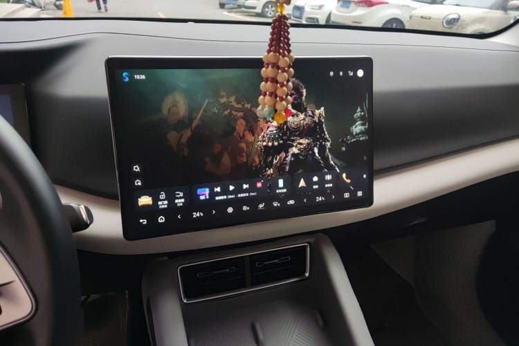Used BYD Yuan UP 2025 Intelligent Driving Version 401 KM Dynamic Edition Audio And AC Panel