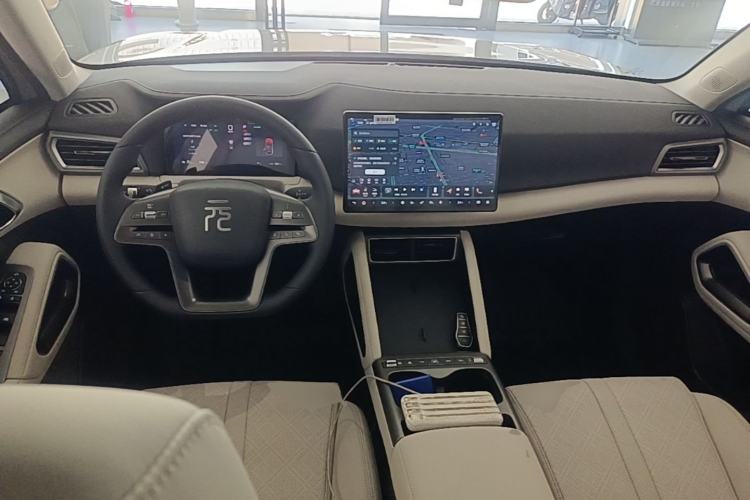 Used BYD Yuan UP 2025 Intelligent Driving Version 401 KM Dynamic Edition Center Console