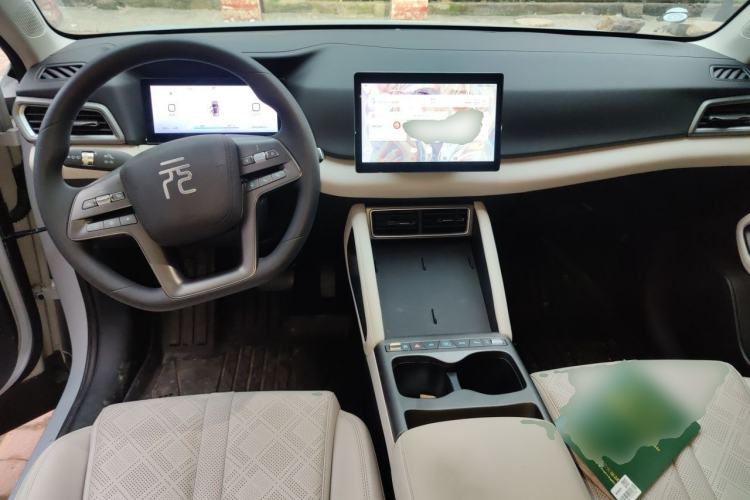 Used BYD Yuan UP 2025 Model 301KM Leading Version Center Console
