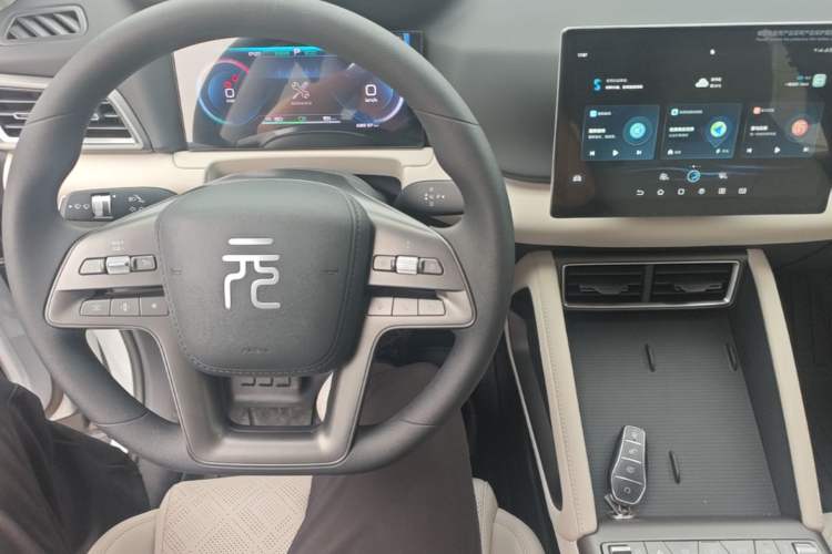 Used BYD Yuan UP 2025 Model 301KM Leading Version Center Console