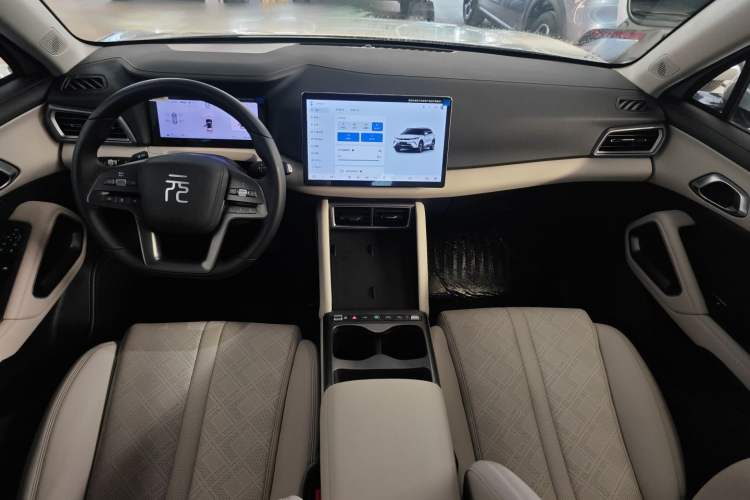 Used BYD Yuan UP 2025 Intelligent Driving Version 401 KM Dynamic Edition Center Console