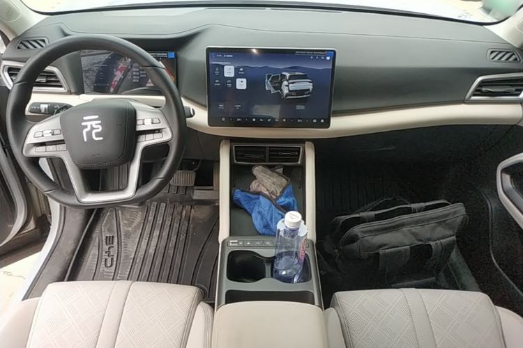 Used BYD Yuan UP 2025 Intelligent Driving Version 401 KM Dynamic Edition Center Console
