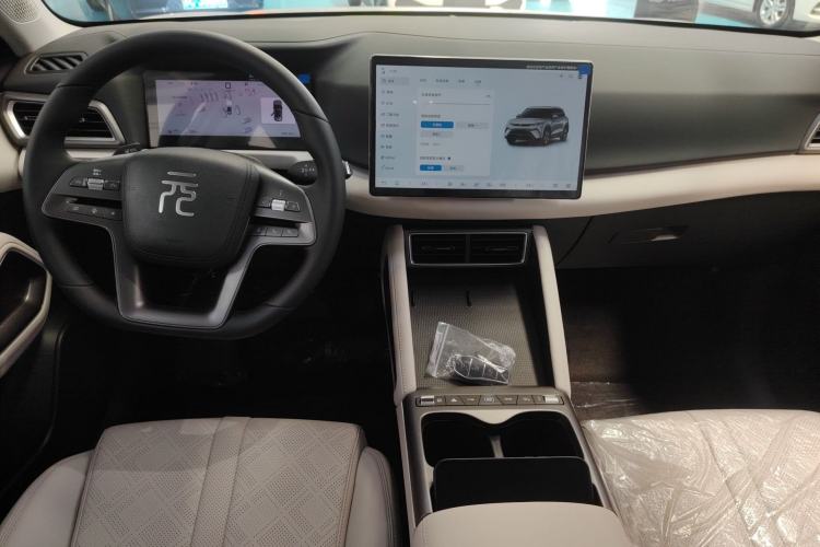 Used BYD Yuan UP 2025 Intelligent Driving Version 401 KM Dynamic Edition Center Console