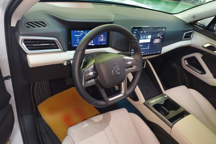 Used BYD Yuan UP 2025 Intelligent Driving Version 401 KM Dynamic Edition Center Console