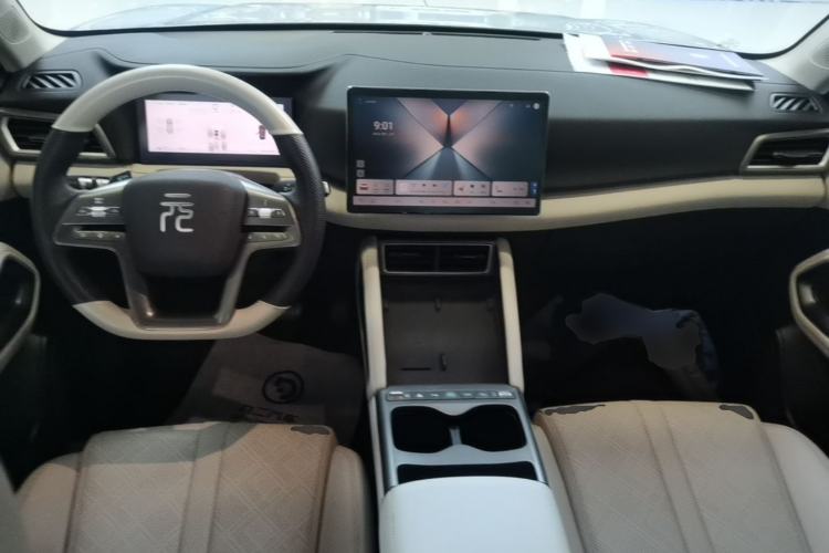 Used BYD Yuan UP 2025 Intelligent Driving Version 401 km Leading Edition Center Console