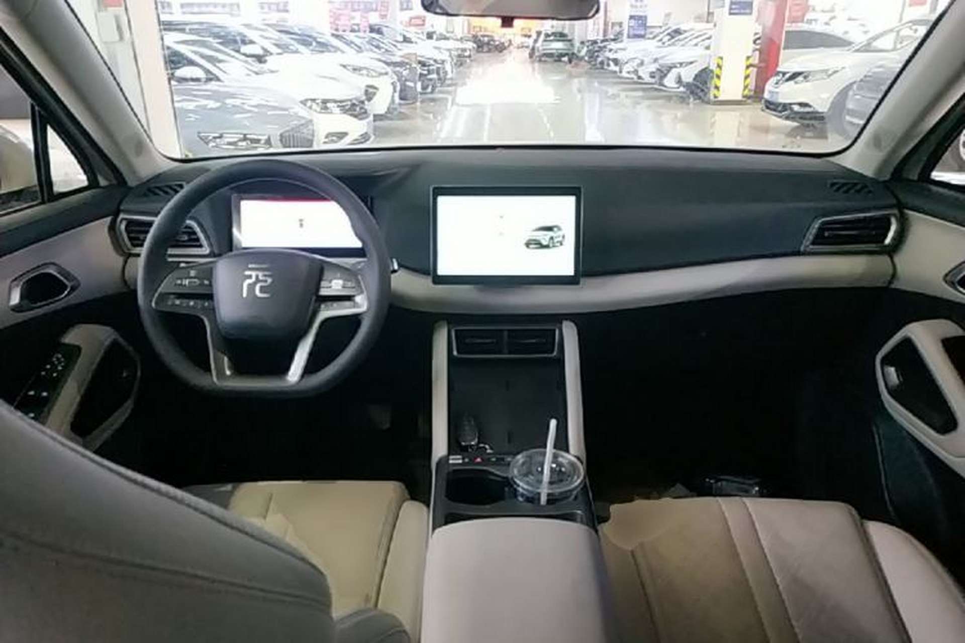 Used BYD Yuan UP 2025 Model 301KM Leading Version Center Console