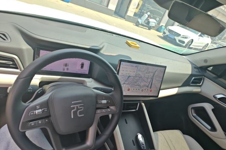 Used BYD Yuan UP 2025 Intelligent Driving Version 401 KM Dynamic Edition Center Console