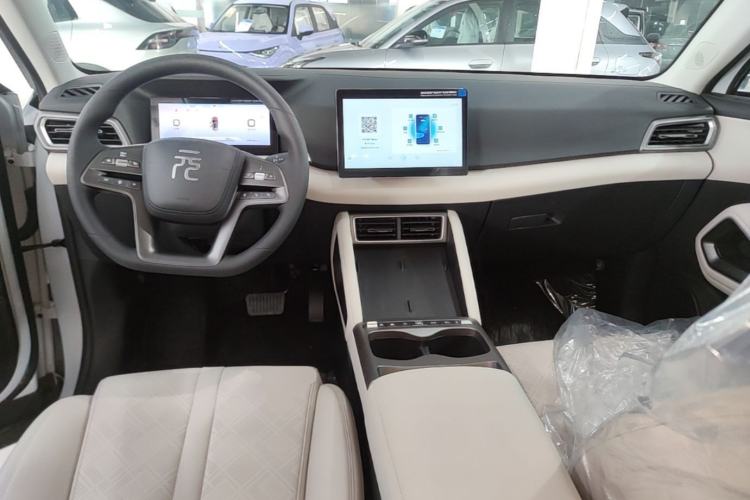 Used BYD Yuan UP 2025 Model 301KM Leading Version Center Console