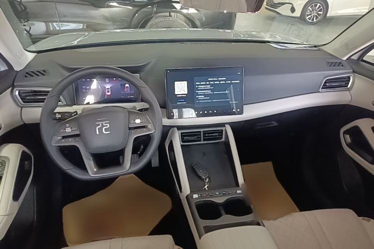 Used BYD Yuan UP 2025 Intelligent Driving Version 401 KM Dynamic Edition Center Console