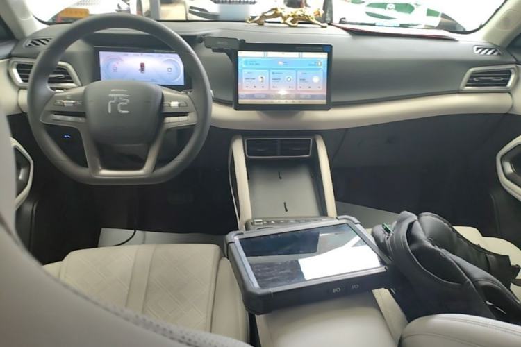 Used BYD Yuan UP 2025 Model 301KM Leading Version Center Console