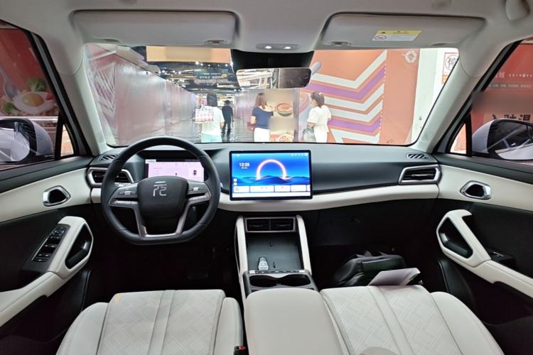 Used BYD Yuan UP 2025 Intelligent Driving Version 401 KM Dynamic Edition Center Console