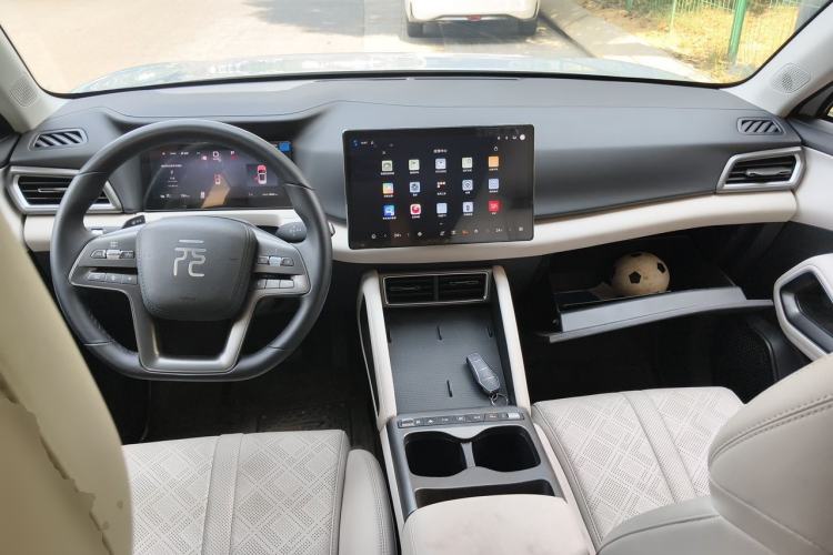 Used BYD Yuan UP 2025 Intelligent Driving Version 401 KM Dynamic Edition Center Console
