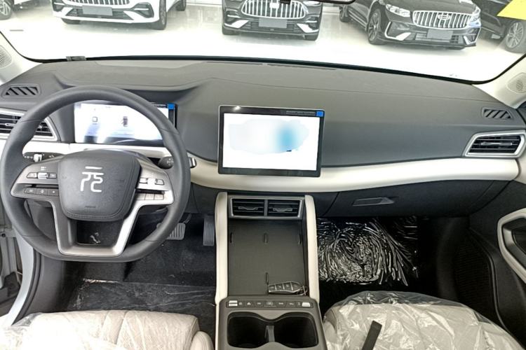 Used BYD Yuan UP 2025 Model 301KM Leading Version Center Console