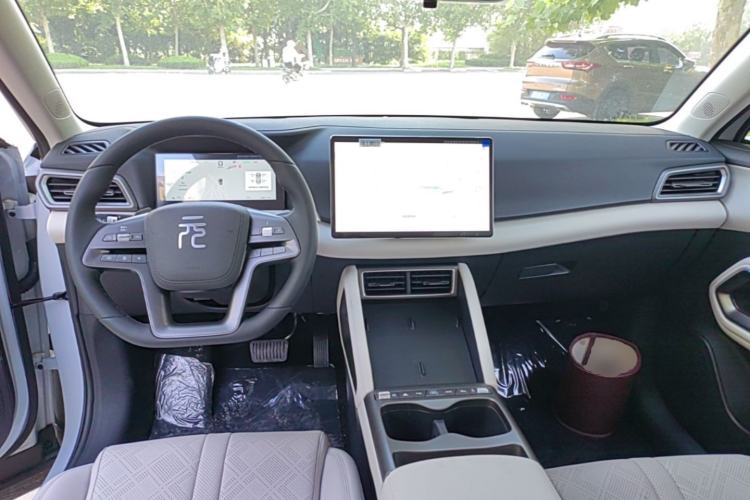 Used BYD Yuan UP 2025 Intelligent Driving Version 401 KM Dynamic Edition Center Console