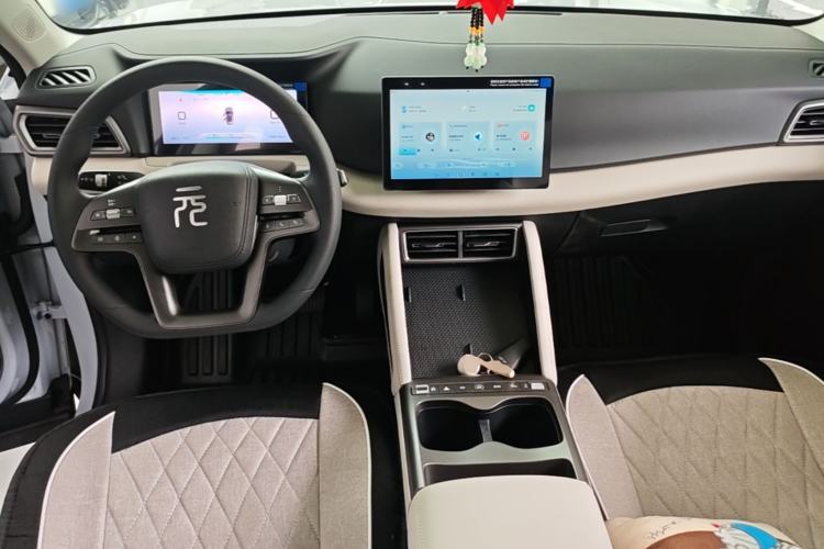 Used BYD Yuan UP 2025 Model 301KM Leading Version Center Console