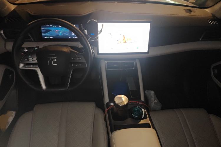 Used BYD Yuan UP 2025 Intelligent Driving Version 401 KM Dynamic Edition Center Console