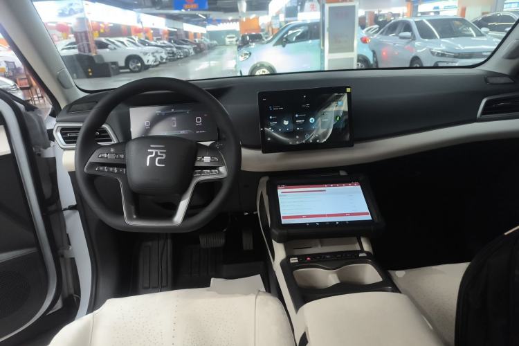 Used BYD Yuan UP 2025 Model 301KM Leading Version Center Console