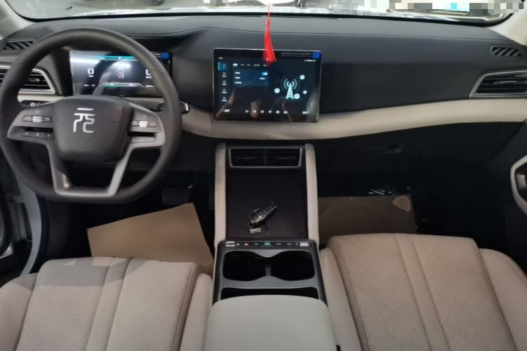 Used BYD Yuan UP 2025 Model 301KM Leading Version Center Console