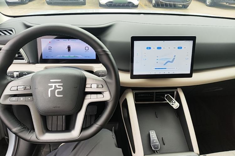 Used BYD Yuan UP 2025 Model 301KM Leading Version Center Console