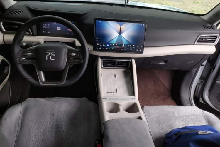 Used BYD Yuan UP 2025 Intelligent Driving Version 401 KM Dynamic Edition Center Console