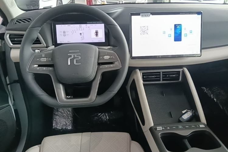 Used BYD Yuan UP 2025 Intelligent Driving Version 401 KM Dynamic Edition Center Console