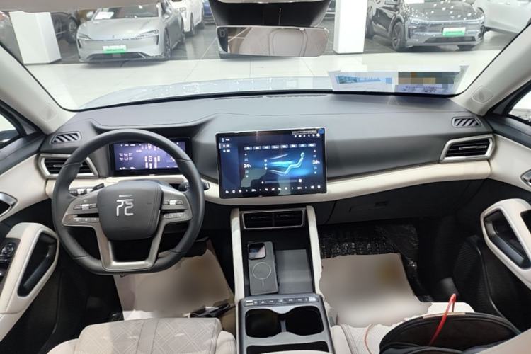 Used BYD Yuan UP 2025 Intelligent Driving Version 401 km Leading Edition Center Console