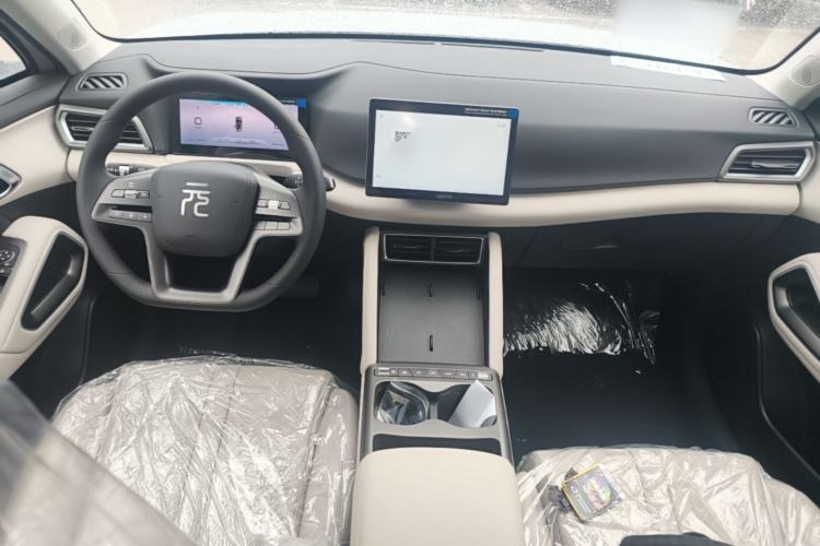 Used BYD Yuan UP 2025 Model 301KM Leading Version Center Console