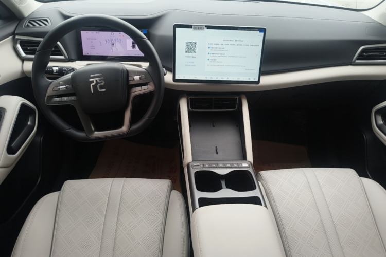 Used BYD Yuan UP 2025 Intelligent Driving Version 401 KM Dynamic Edition Center Console