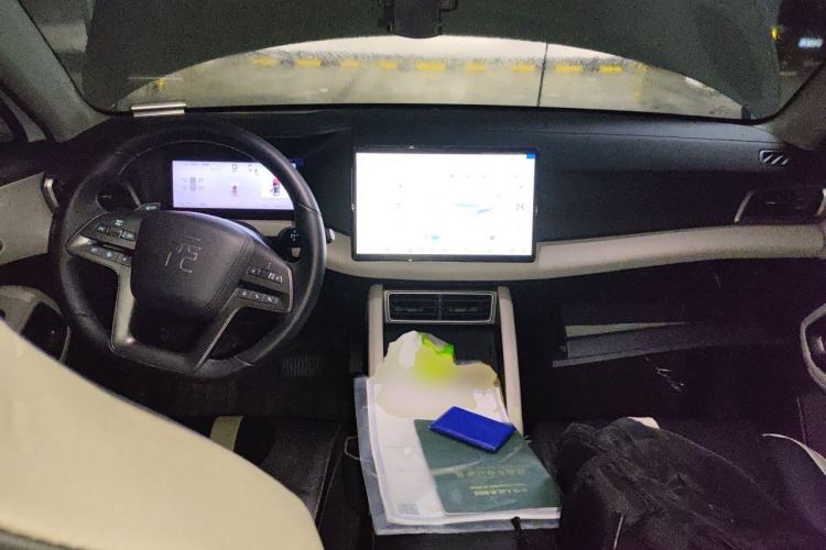 Used BYD Yuan UP 2025 Intelligent Driving Version 401 KM Dynamic Edition Center Console