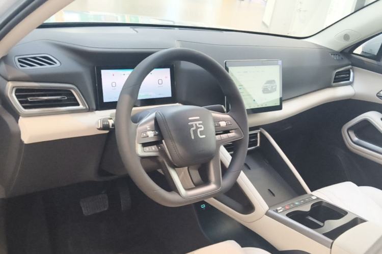 Used BYD Yuan UP 2025 Model 301KM Leading Version Center Console