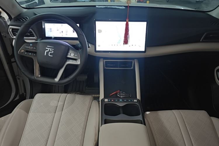 Used BYD Yuan UP 2025 Intelligent Driving Version 401 KM Dynamic Edition Center Console