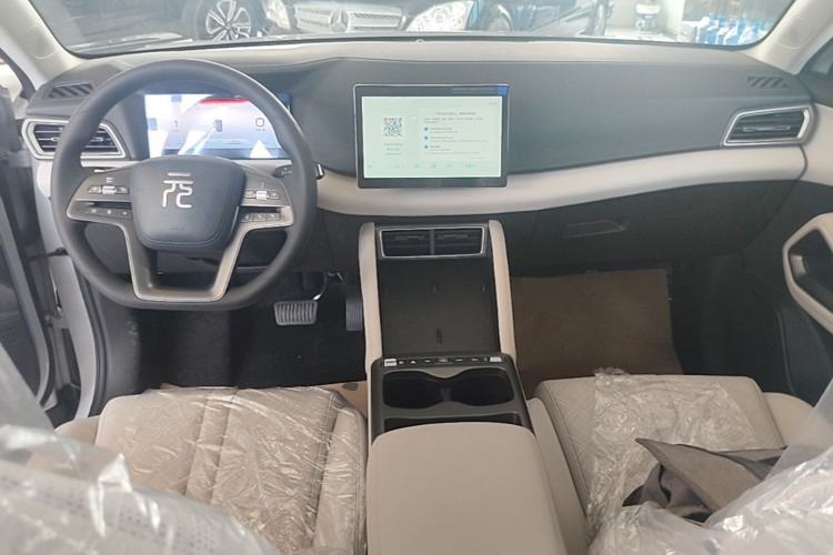 Used BYD Yuan UP 2025 Model 301KM Leading Version Center Console