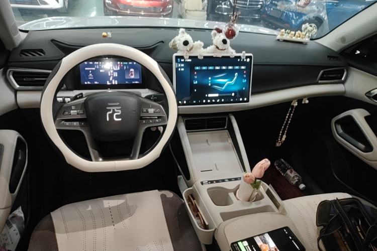 Used BYD Yuan UP 2025 Intelligent Driving Version 401 km Leading Edition Center Console
