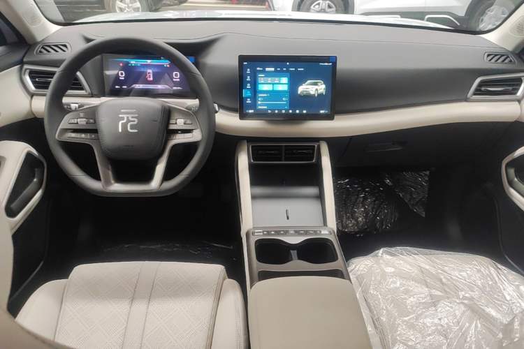 Used BYD Yuan UP 2025 Model 301KM Leading Version Center Console