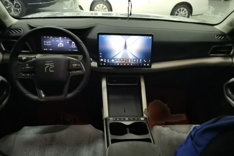 Used BYD Yuan UP 2025 Intelligent Driving Version 401 KM Dynamic Edition Center Console