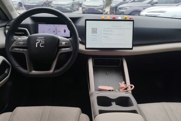 Used BYD Yuan UP 2025 Intelligent Driving Version 401 KM Dynamic Edition Center Console