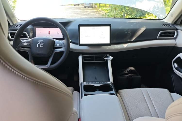 Used BYD Yuan UP 2025 Model 301KM Leading Version Center Console