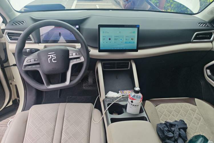 Used BYD Yuan UP 2025 Model 301KM Leading Version Center Console