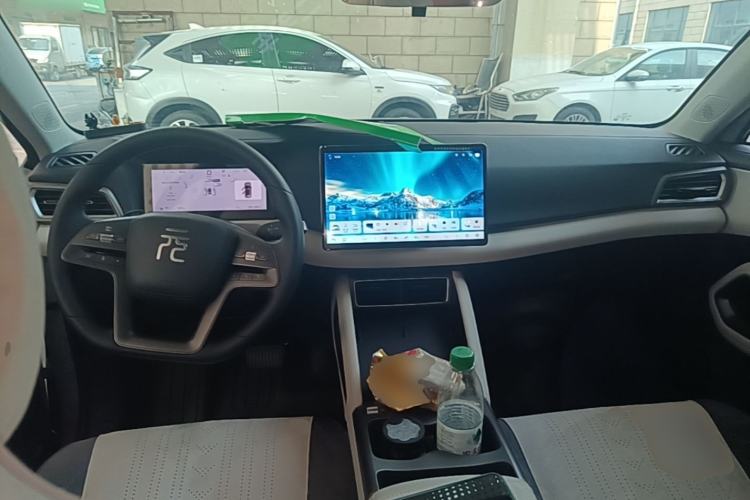 Used BYD Yuan UP 2025 Intelligent Driving Version 401 KM Dynamic Edition Center Console