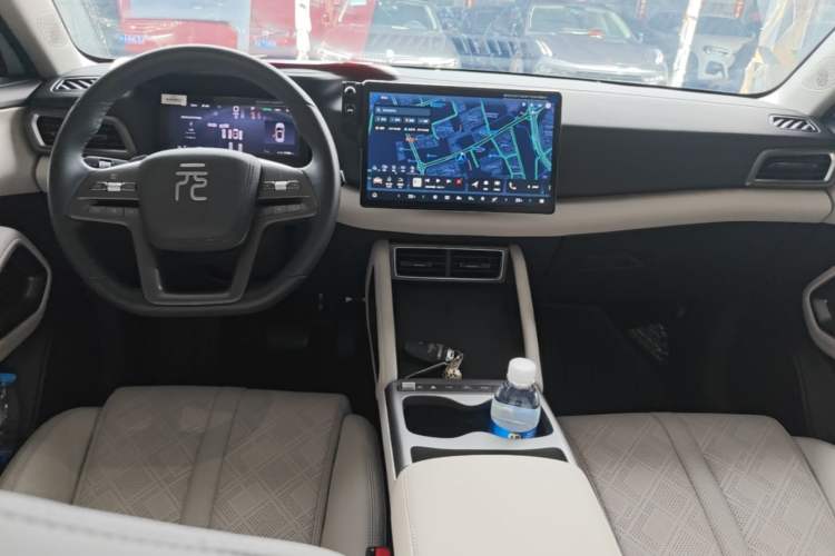 Used BYD Yuan UP 2025 Intelligent Driving Version 401 KM Dynamic Edition Center Console