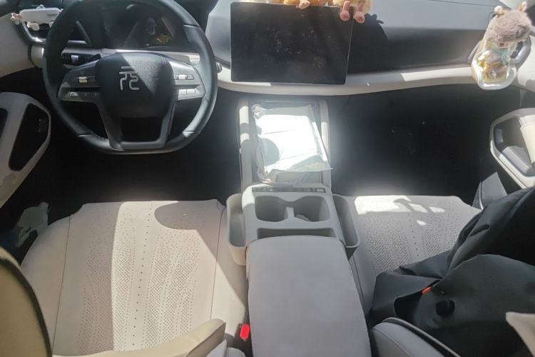 Used BYD Yuan UP 2025 Intelligent Driving Version 401 KM Dynamic Edition Center Console