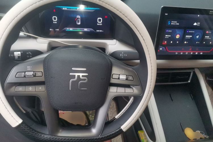 Used BYD Yuan UP 2025 Model 301KM Leading Version Center Console