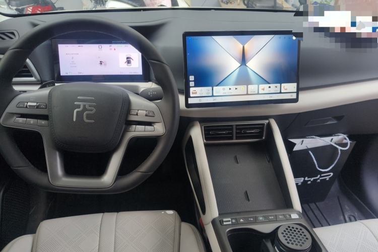 Used BYD Yuan UP 2025 Intelligent Driving Version 401 KM Dynamic Edition Center Console