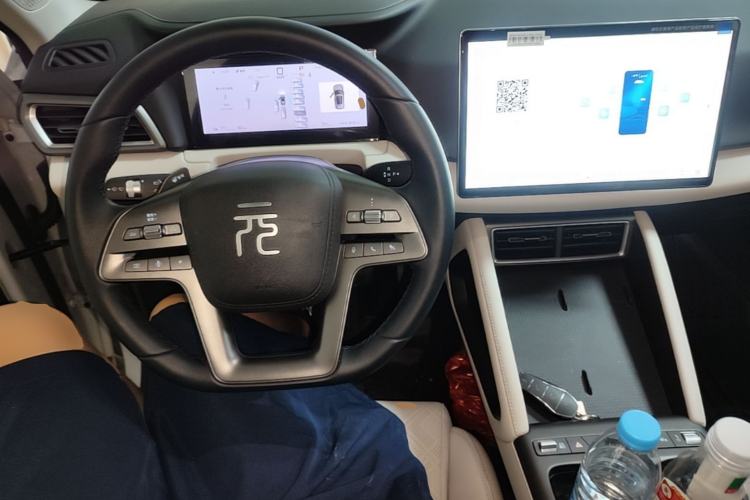Used BYD Yuan UP 2025 Intelligent Driving Version 401 KM Dynamic Edition Center Console