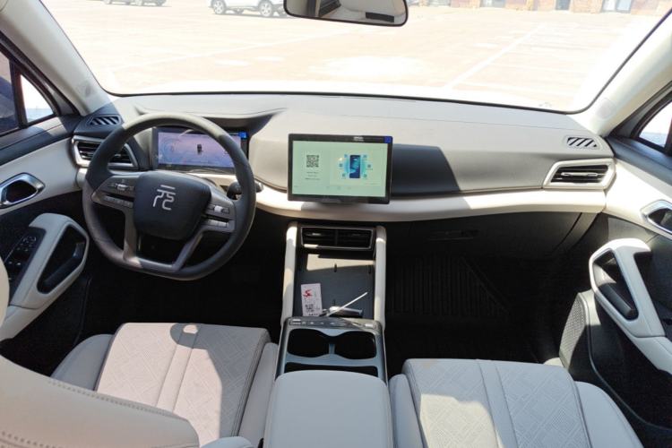 Used BYD Yuan UP 2025 Model 301KM Leading Version Center Console