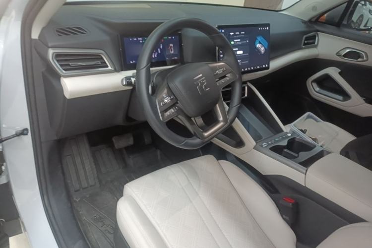 Used BYD Yuan UP 2025 Intelligent Driving Version 401 KM Dynamic Edition Center Console