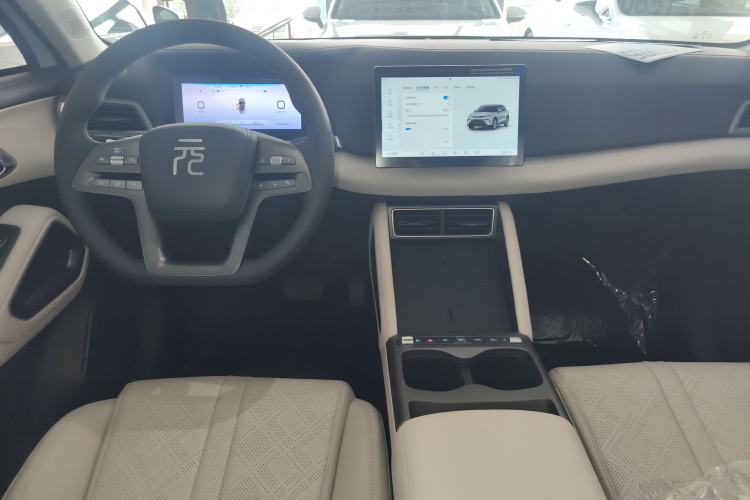 Used BYD Yuan UP 2025 Model 301KM Leading Version Center Console