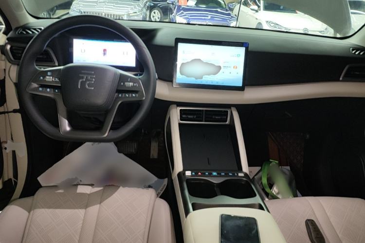 Used BYD Yuan UP 2025 Model 301KM Leading Version Center Console