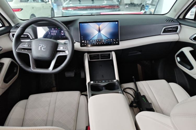 Used BYD Yuan UP 2025 Intelligent Driving Version 401 km Leading Edition Center Console